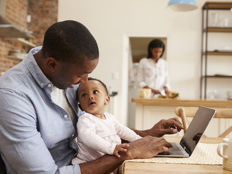 Un père en télétravail