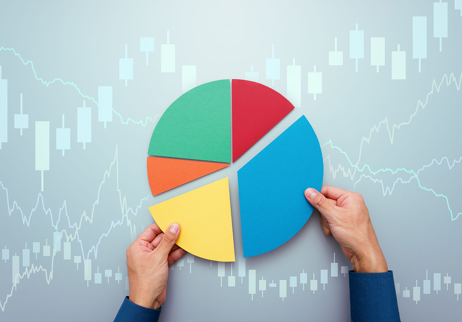 Stratégie d'investissement diversifiée. Investisseur gérant un portefeuille